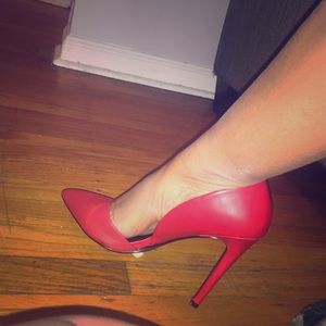 Red pumps